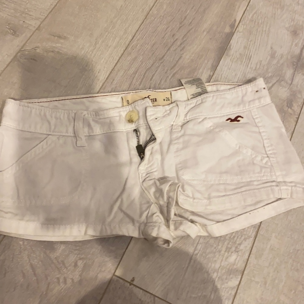 White Hollister shorts
